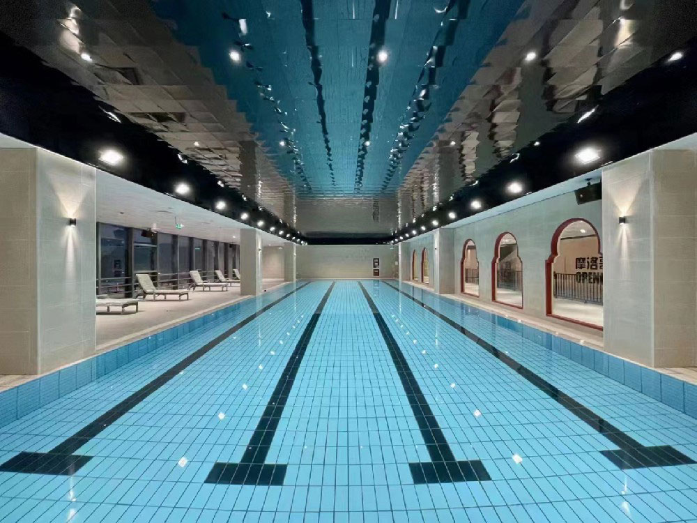 游泳池余氯超標,游泳池消氯劑,尿素降解劑,泳池藥劑,智能水質監投控一體機
